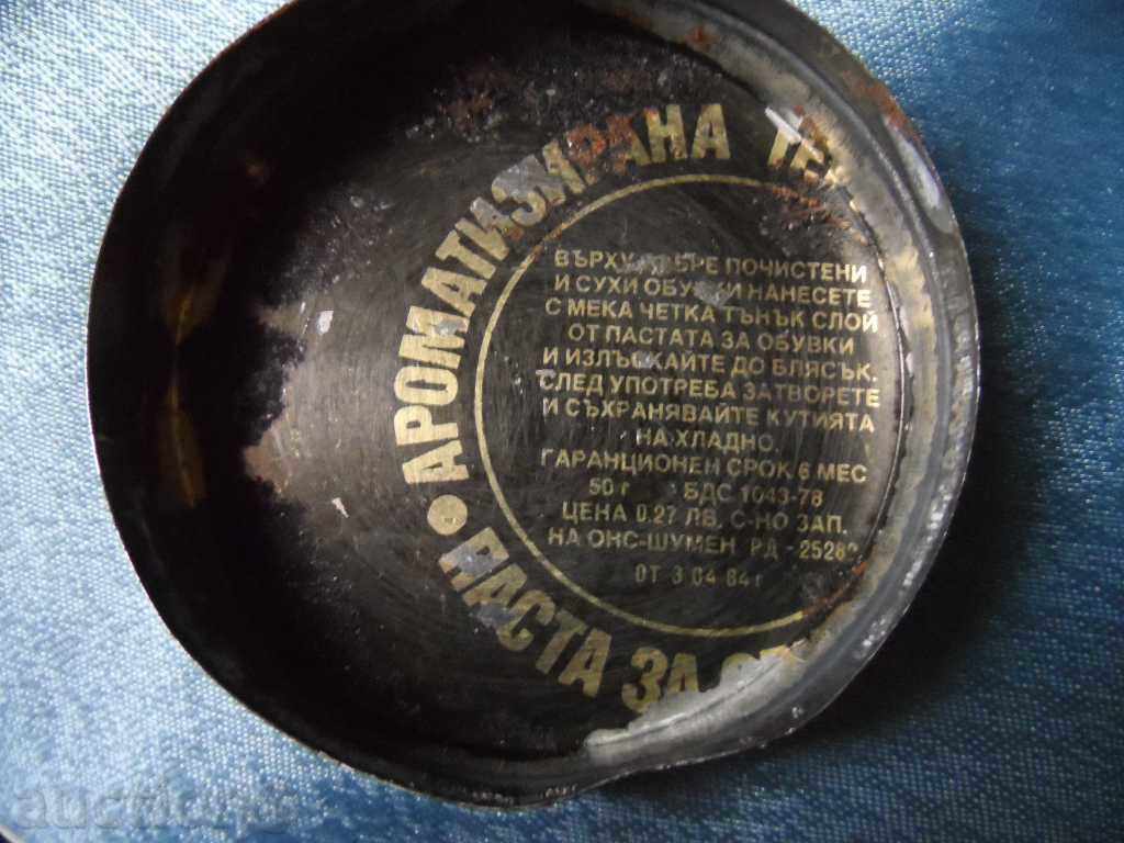 Delivery of 2 pcs. old metal boxes Delivery of 2 pcs. old metal boxes