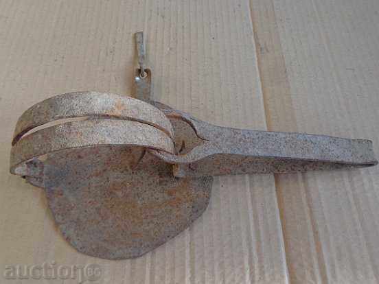Old forged trap, wrought iron - 7 Old forged trap, wrought iron - 7