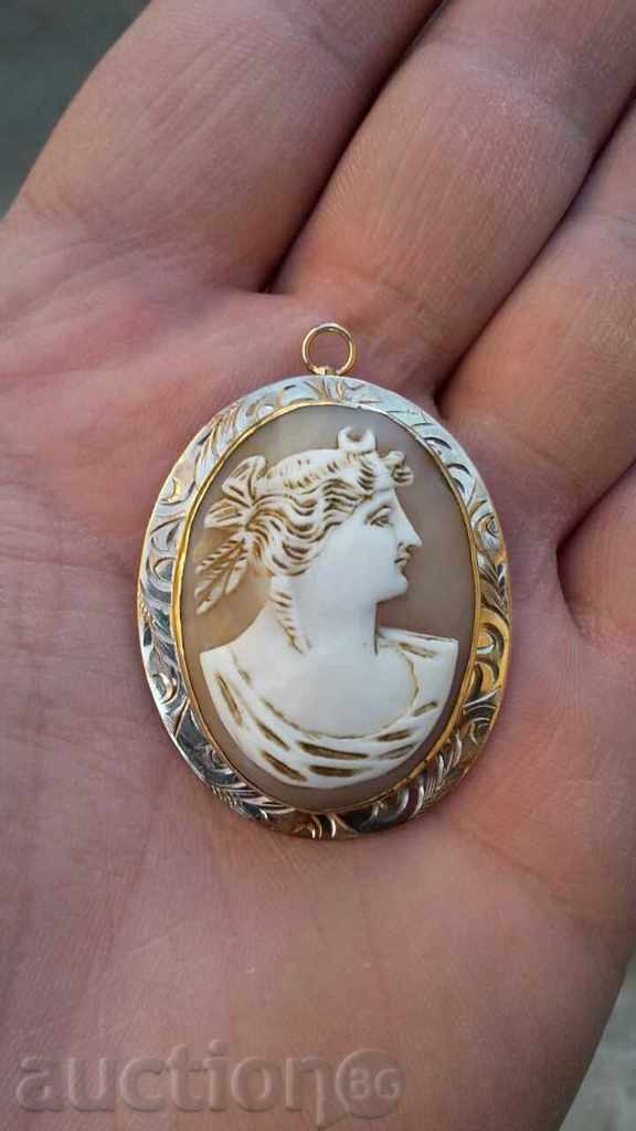 Стара красива златна брошка - медалион с камея 19век