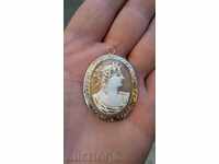 Old beautiful gold brooch - medal with camel 19even