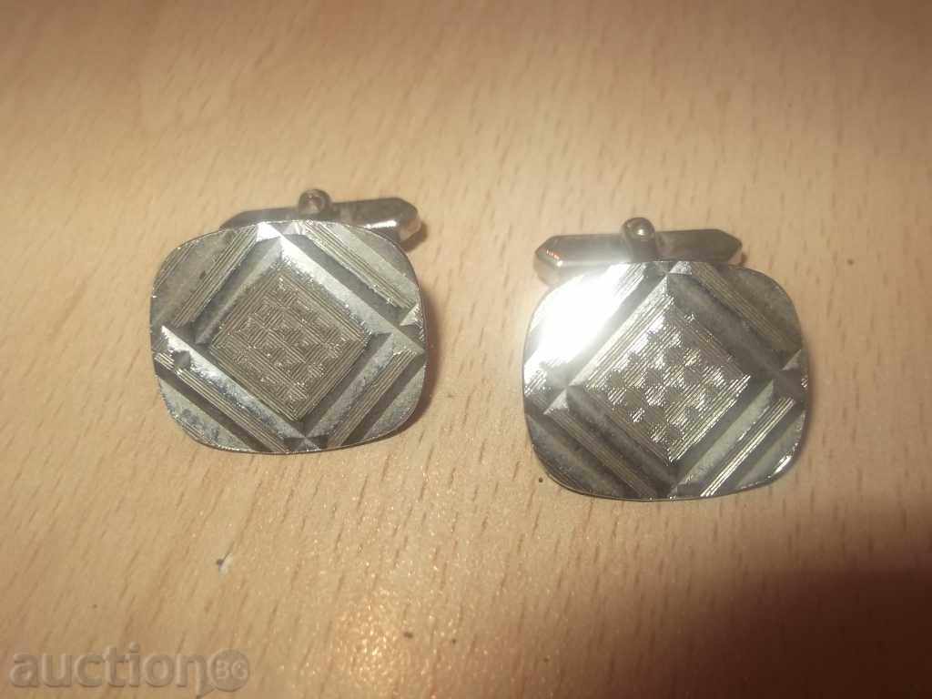 №*1303 стари метални / сребристи / ръкавели с цена 3.00 лв. | € 1.53 №*1303 стари метални / сребристи / ръкавели с цена 3.00 лв. | € 1.53