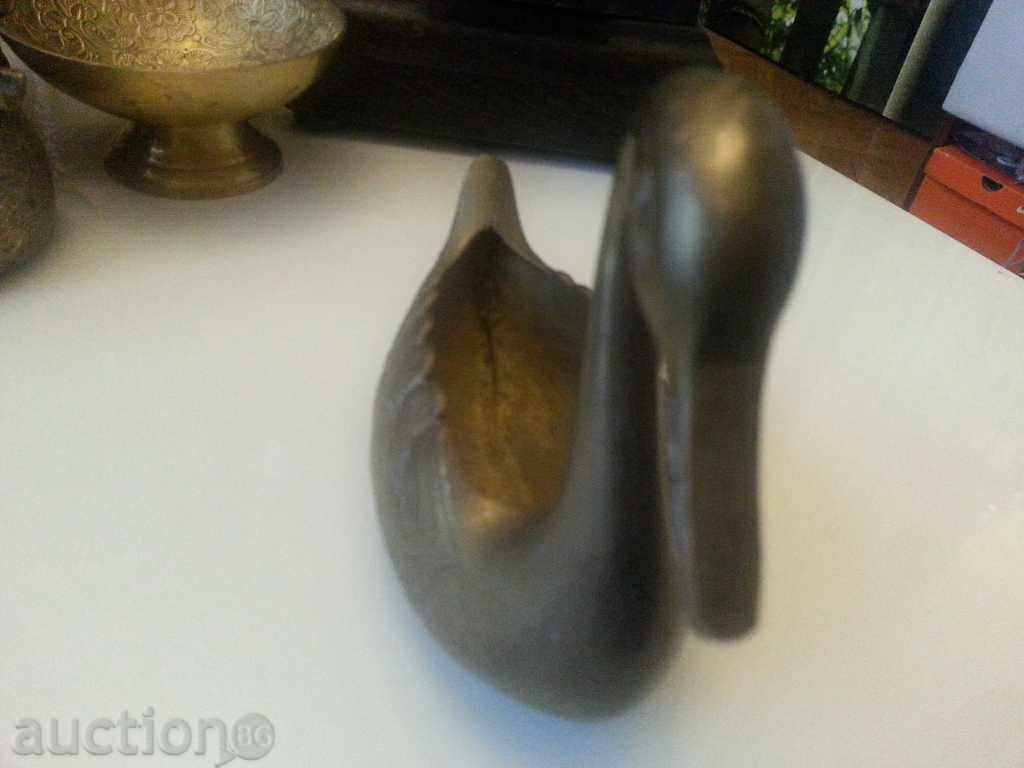 Old Massive Bronze Bird Statuette with price 28.00 BGN | € 14.32 Old Massive Bronze Bird Statuette with price 28.00 BGN | € 14.32