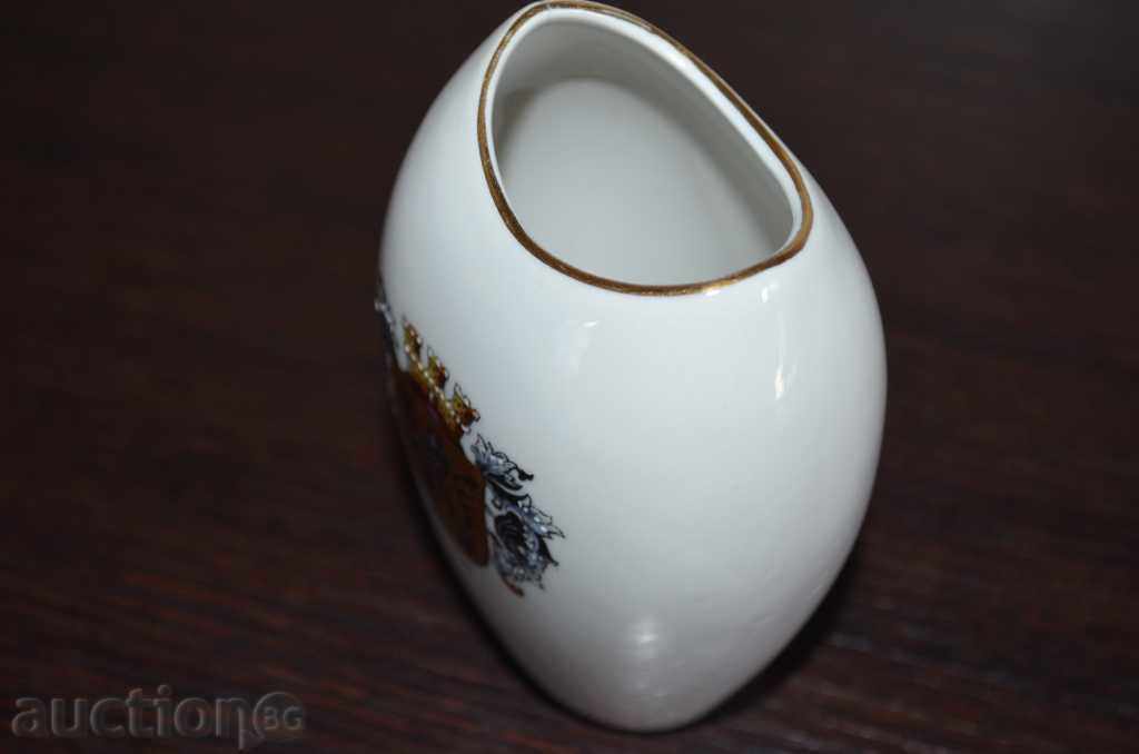 Delivery of Porcelain vase with Weimar's coat of arms Delivery of Porcelain vase with Weimar's coat of arms