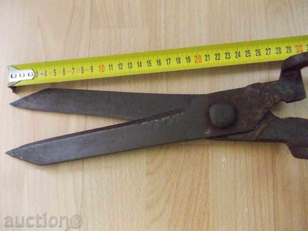 Auction Huge old scissors Auction Huge old scissors