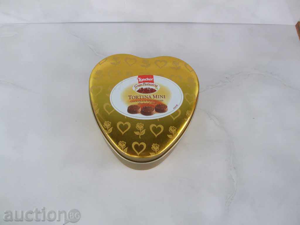 cutie de metal de bomboane în formă de inimă pentru colector