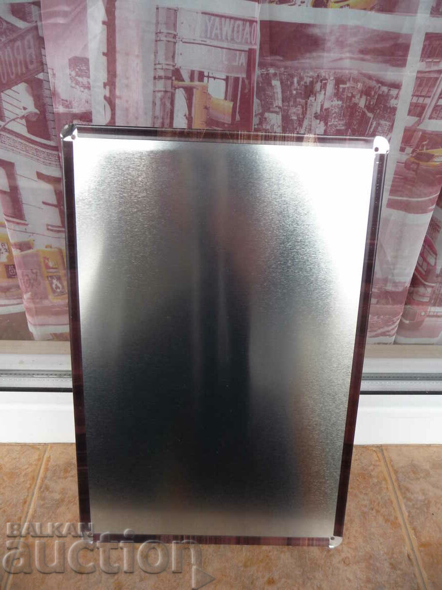 Delivery of Metal plate food ice cream sherbet cherry Delivery of Metal plate food ice cream sherbet cherry