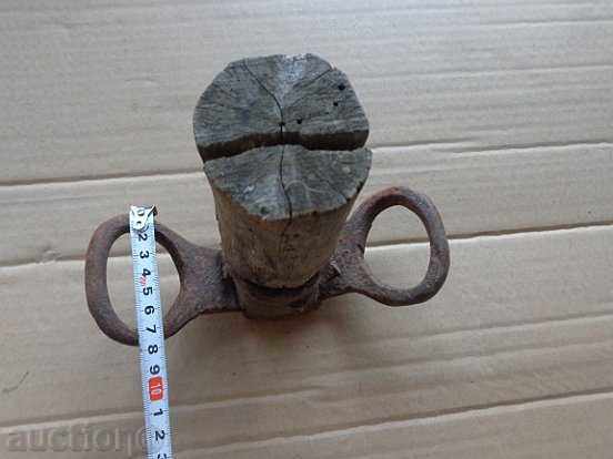 Delivery of Old waxed wood carved iron Delivery of Old waxed wood carved iron