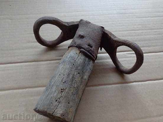 Old waxed wood carved iron - 5 Old waxed wood carved iron - 5