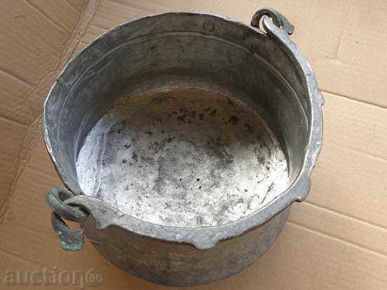 Delivery of An old tinned copper baker copper kettle boiler pot Delivery of An old tinned copper baker copper kettle boiler pot