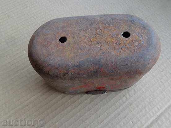 Παράδοση Παλιά μεταλλικό κουτί ενός κινητήρα μοτοσικλέτας, κουτί πρώτων βοηθειών