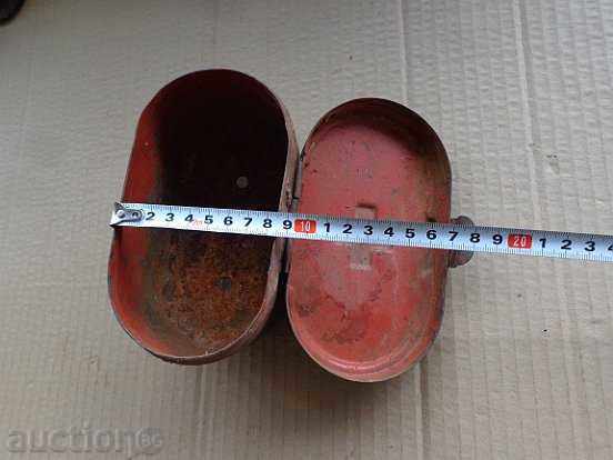 Παλιά μεταλλικό κουτί ενός κινητήρα μοτοσικλέτας, κουτί πρώτων βοηθειών - 5