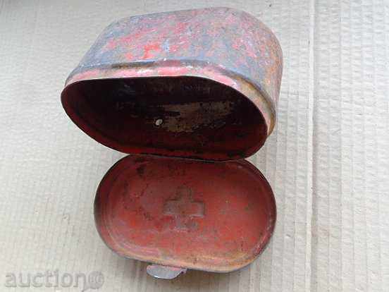 Παλιά μεταλλικό κουτί ενός κινητήρα μοτοσικλέτας, κουτί πρώτων βοηθειών - 7