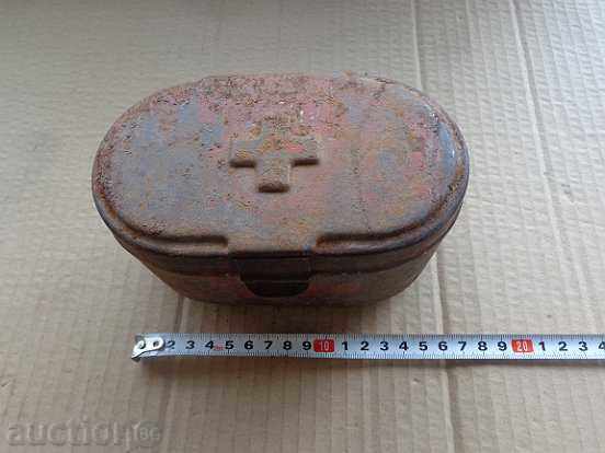 Стара метална кутия от мотоциклет, мотор, аптечка Стара метална кутия от мотоциклет, мотор, аптечка