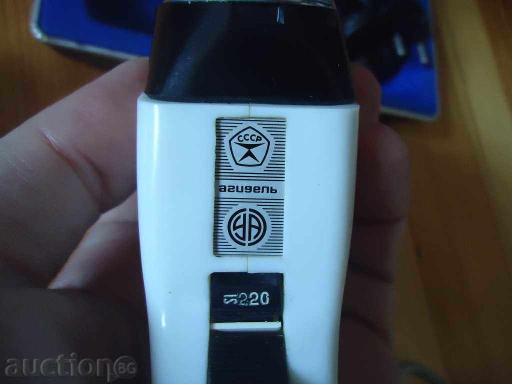 TWO OLD ELECTRIC SHAVERS RETRO USSR BAKELITE - 5 TWO OLD ELECTRIC SHAVERS RETRO USSR BAKELITE - 5