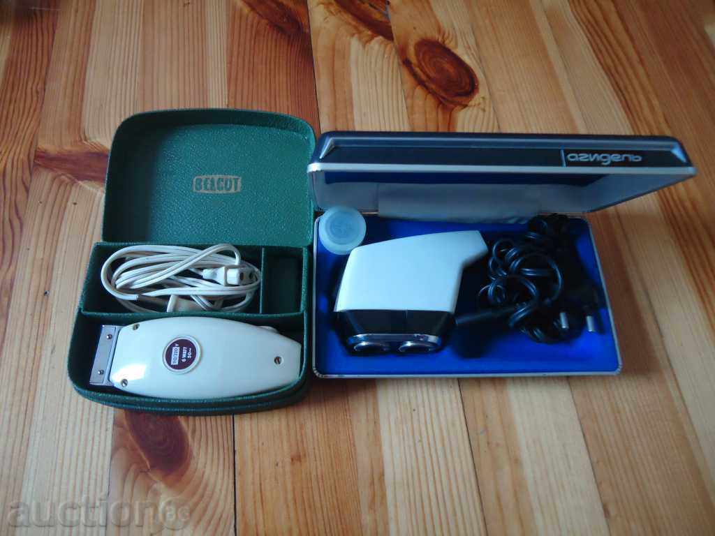 TWO OLD ELECTRIC SHAVERS RETRO USSR BAKELITE TWO OLD ELECTRIC SHAVERS RETRO USSR BAKELITE