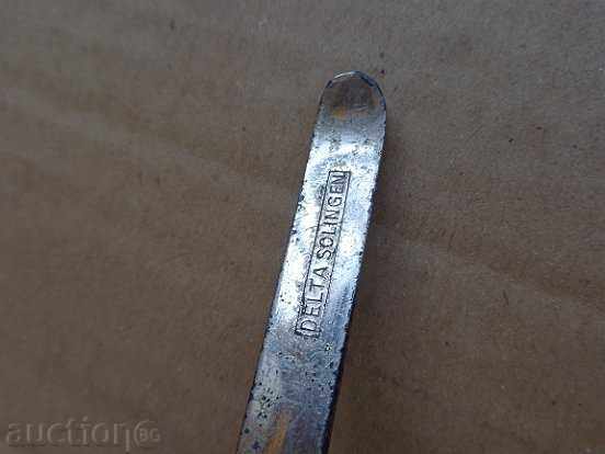 An old hand cutter, a razor with price 19.00 BGN | € 9.71 An old hand cutter, a razor with price 19.00 BGN | € 9.71