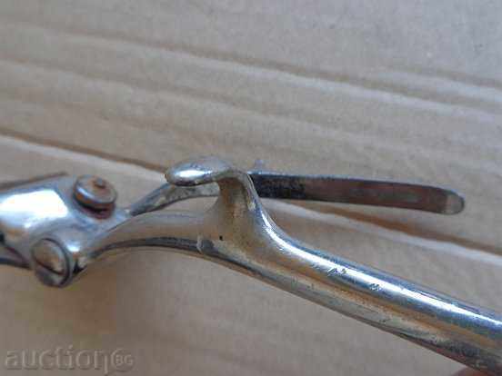 Delivery of An old hand cutter, a razor Delivery of An old hand cutter, a razor