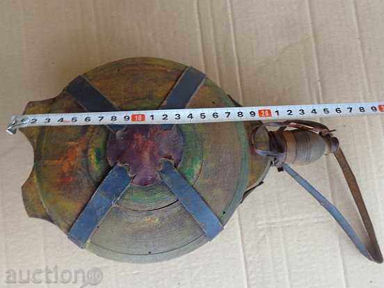 Auction  An old handmade vase of primitive wooden bucket