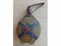 Παλιά χειροποίητη σκαλιστή ξύλινη φιάλη (μπουκάλι/δοχείο)