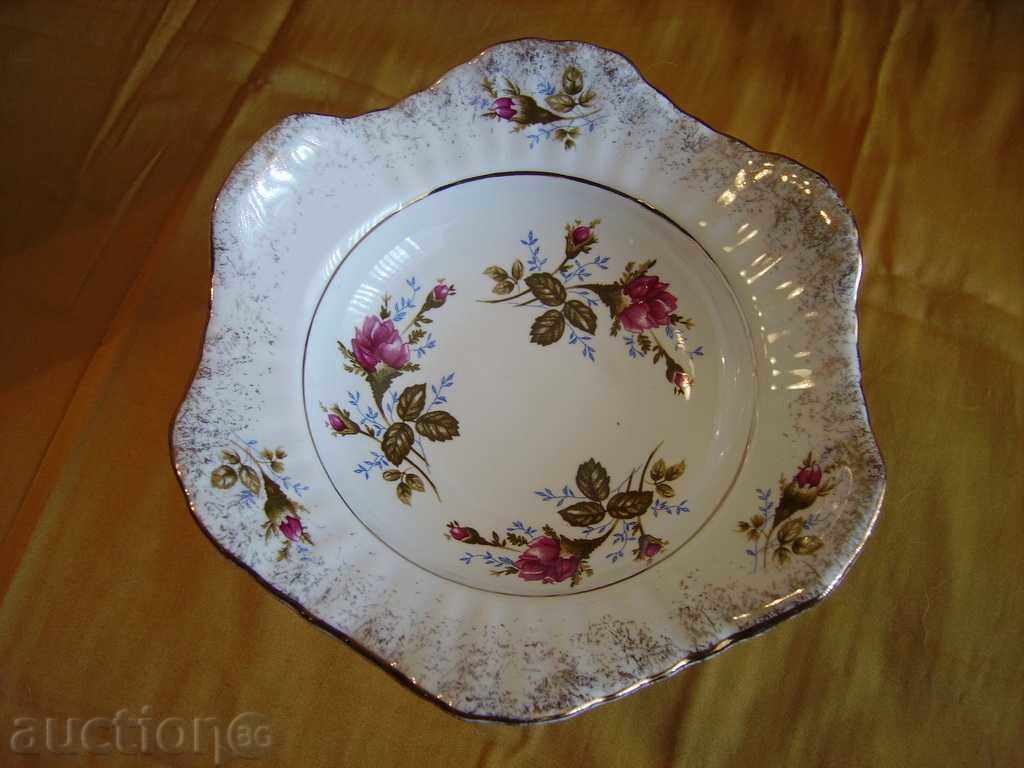 Auction Porcelain bonbonniere Auction Porcelain bonbonniere