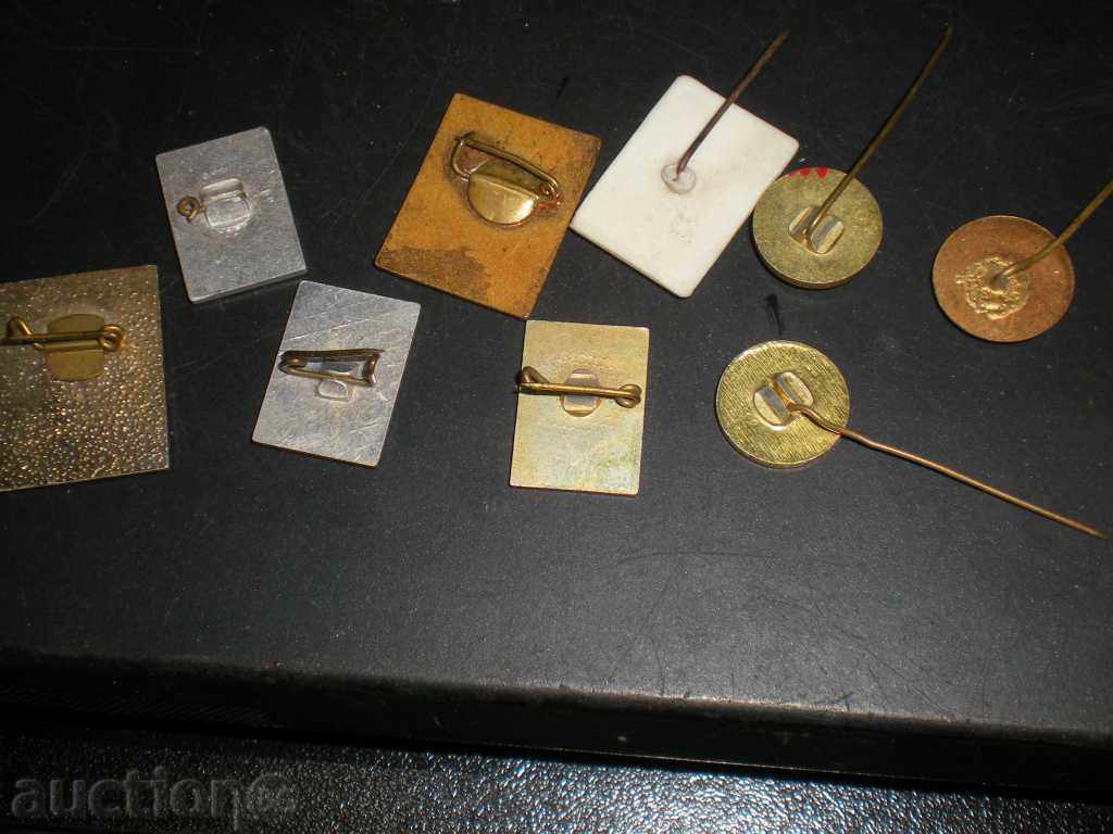 Продавам стари значки. с цена 9.00 лв. | € 4.60 Продавам стари значки. с цена 9.00 лв. | € 4.60