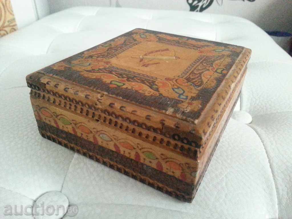 Δημοπρασία Παλιό πυρογραφημένο κουτί, ταμπακιέρα Δημοπρασία Παλιό πυρογραφημένο κουτί, ταμπακιέρα