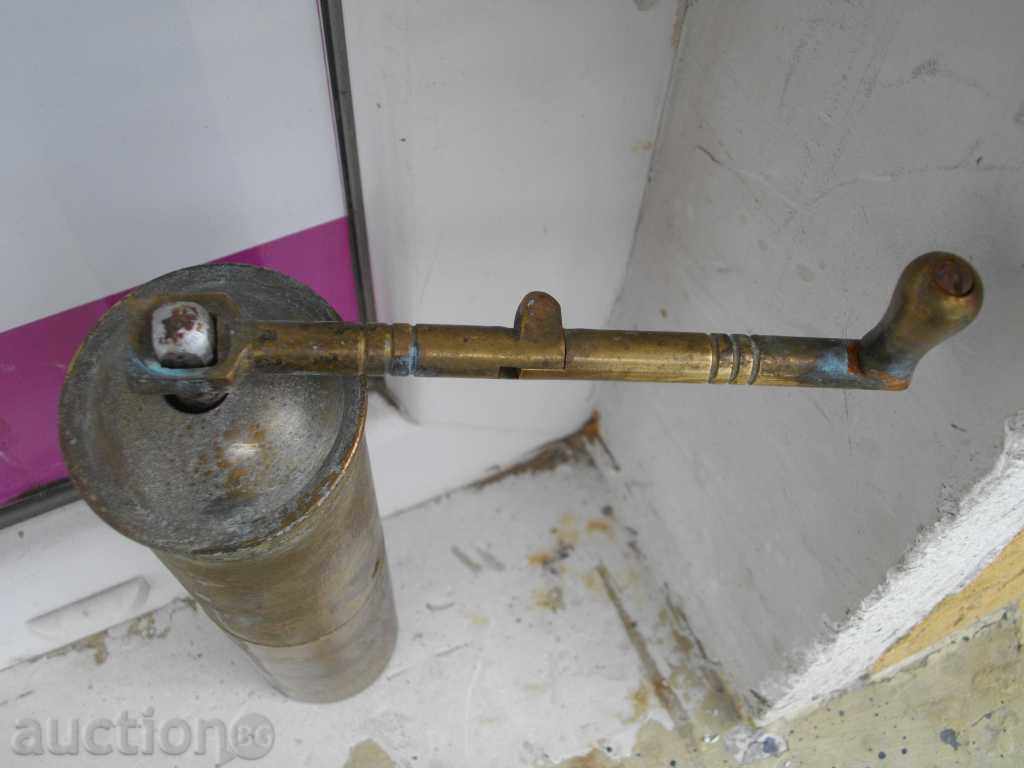 Bronze machine for grinding coffee, black pepper and other with price 25.00 BGN | € 12.78 Bronze machine for grinding coffee, black pepper and other with price 25.00 BGN | € 12.78