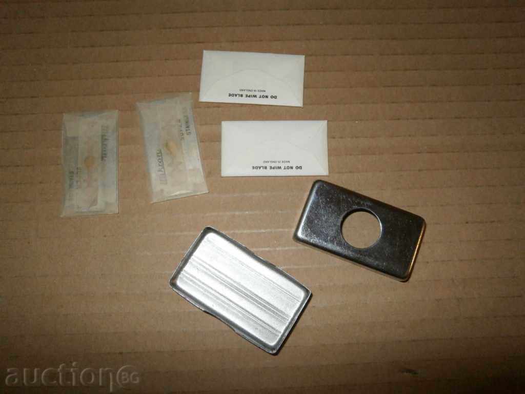 Auction Gillete super silver box with knives 2 pieces Auction Gillete super silver box with knives 2 pieces