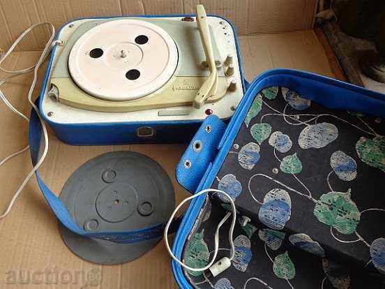 Доставка на Стар преносим грамофон "МАЕСТРО" Доставка на Стар преносим грамофон "МАЕСТРО"