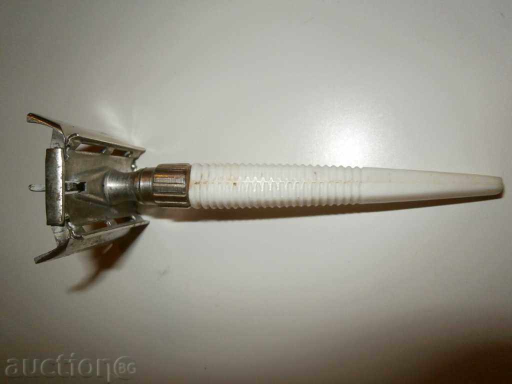 Delivery of an old razor from Sotsia