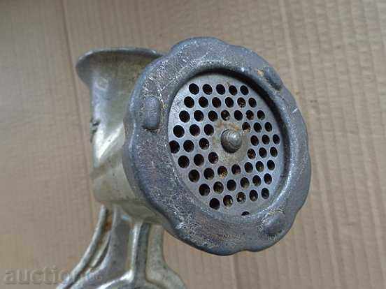 Licitație Mașină de tocat carne din metal veche Cehoslovacia Licitație Mașină de tocat carne din metal veche Cehoslovacia