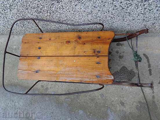 sanie, jucării, fier forjat pentru copii de bătrâni cu preț 49.00 BGN | € 25.05