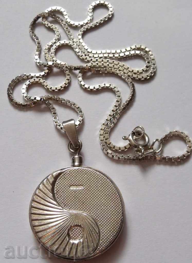 Δημοπρασία Ασημένιο μενταγιόν με παγκόσμια πατέντα Δημοπρασία Ασημένιο μενταγιόν με παγκόσμια πατέντα