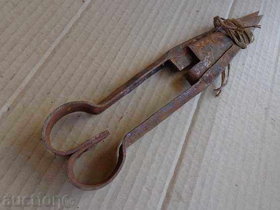 Old scissors for trimming animals with price 19.00 BGN | € 9.71 Old scissors for trimming animals with price 19.00 BGN | € 9.71