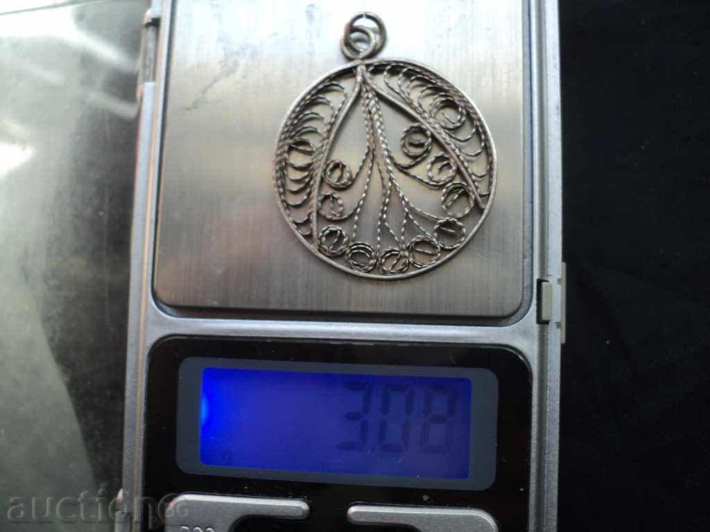 Delivery of Sell Medallion - Filmgraph. Delivery of Sell Medallion - Filmgraph.