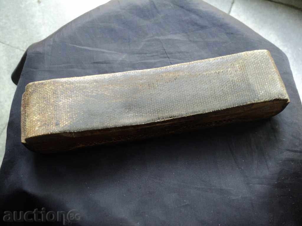 Auction An old razor blade. Auction An old razor blade.