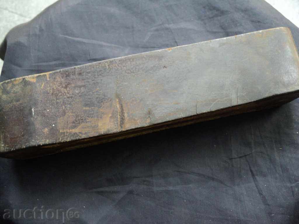 An old razor blade. - 5 An old razor blade. - 5