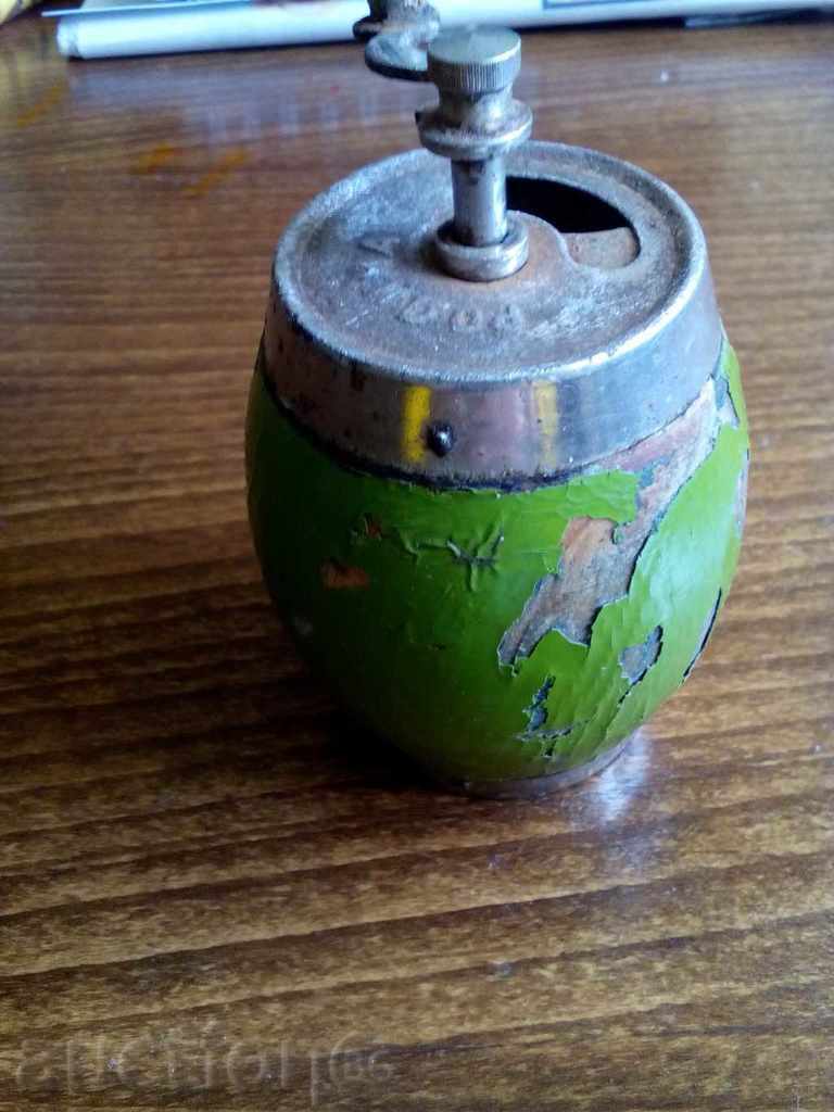 Licitație râșniță veche de condimente Licitație râșniță veche de condimente