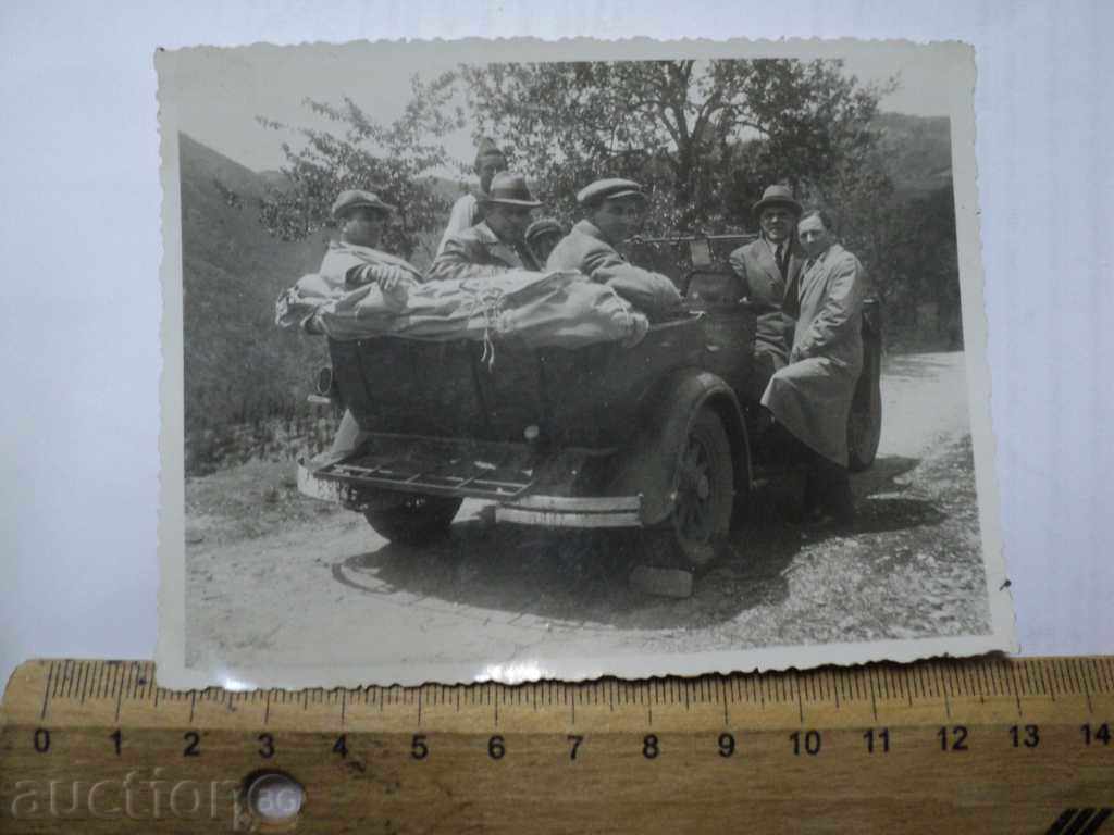 GROUP OF PEOPLE ON THE OUTSIDE REFRESH-WHEEL. with price 10.00 BGN | € 5.11 GROUP OF PEOPLE ON THE OUTSIDE REFRESH-WHEEL. with price 10.00 BGN | € 5.11