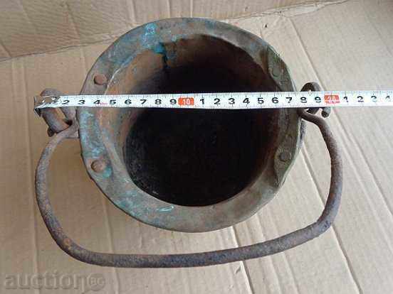 Auction Old cauldron, copper vessel, bucket, copper cauldron, bucket of gum Auction Old cauldron, copper vessel, bucket, copper cauldron, bucket of gum