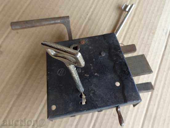 Auction An old lock with keys, key, latch Auction An old lock with keys, key, latch
