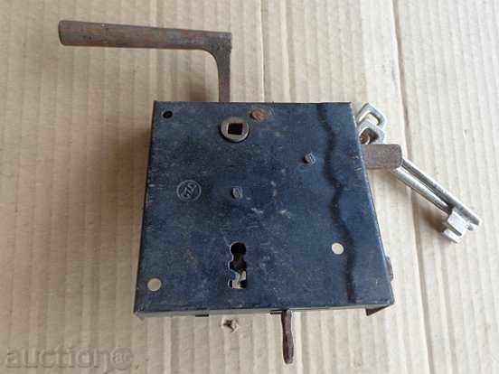 An old lock with keys, key, latch