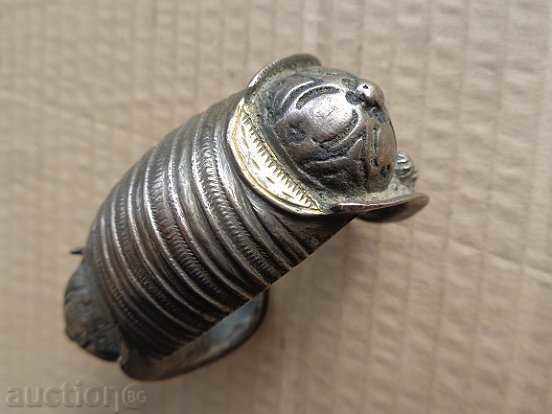 Delivery of Renaissance slingshot bracelet made of sachan, jewelry, enamel