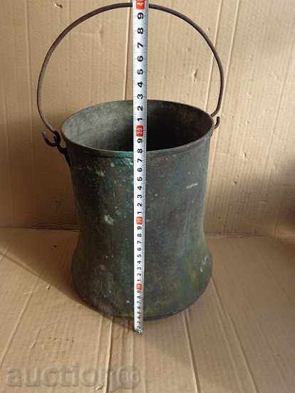 Delivery of An old cauldron, a baker, a copper pot, a boiler, a bucket, a bucket Delivery of An old cauldron, a baker, a copper pot, a boiler, a bucket, a bucket