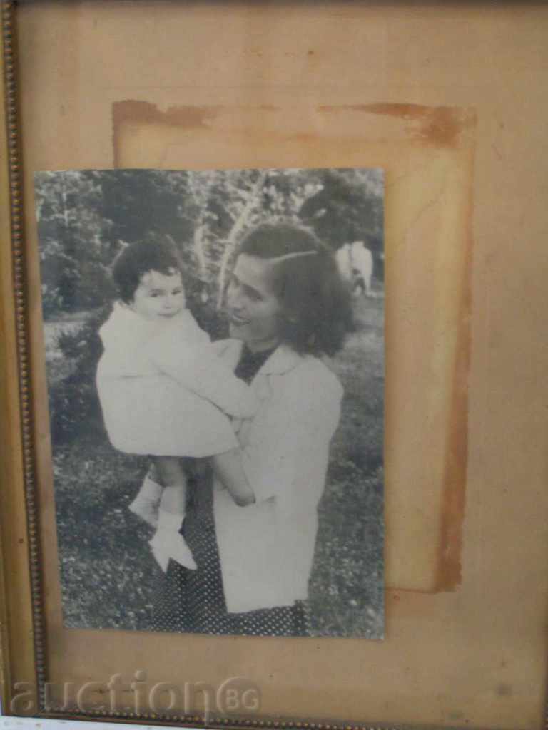 Old picture "Mother with child" with price 4.00 BGN | € 2.05 Old picture "Mother with child" with price 4.00 BGN | € 2.05