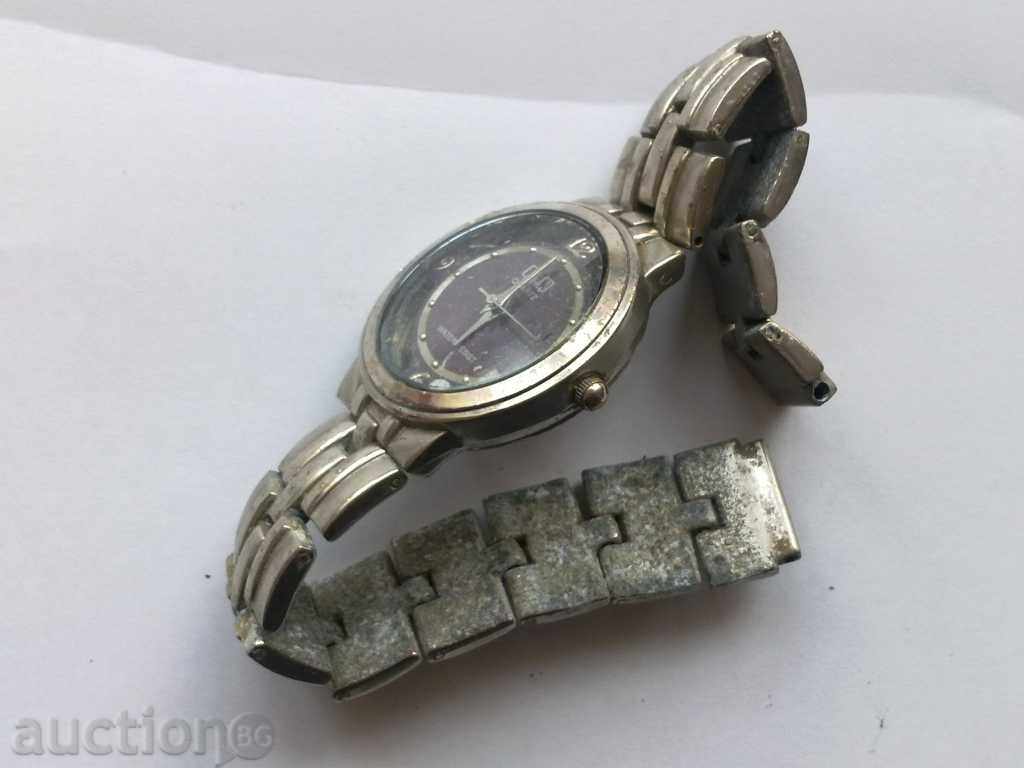 Clock Q & Q with price 4.00 BGN | € 2.05 Clock Q & Q with price 4.00 BGN | € 2.05