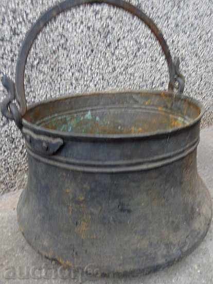 Old harania, copper vessel, large cauldron, copper, dustpan with price 189.00 BGN | € 96.63 Old harania, copper vessel, large cauldron, copper, dustpan with price 189.00 BGN | € 96.63