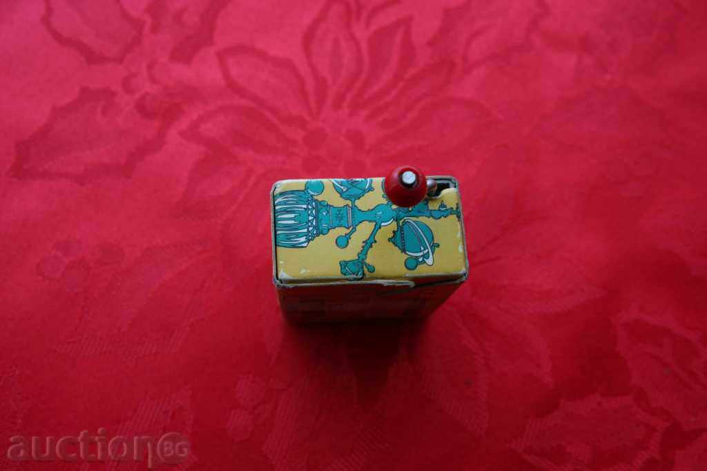 Доставка на Стара латерничка на Disney Доставка на Стара латерничка на Disney