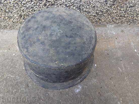 Auction An old copper saucepan, a baker, a copper pot, a boiler Auction An old copper saucepan, a baker, a copper pot, a boiler