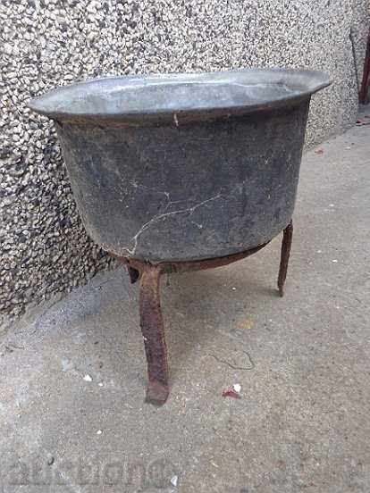 An old copper saucepan, a baker, a copper pot, a boiler - 7 An old copper saucepan, a baker, a copper pot, a boiler - 7